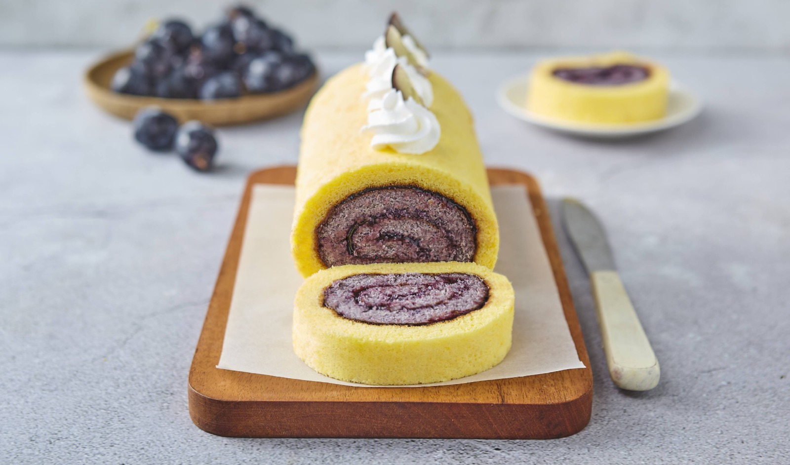 Grapes Roll Bread