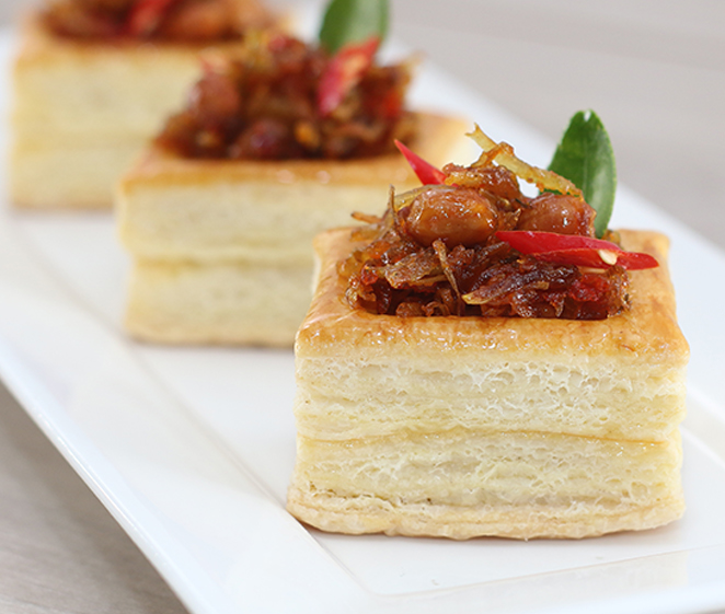 Puff Pastry Topping Teri Kacang