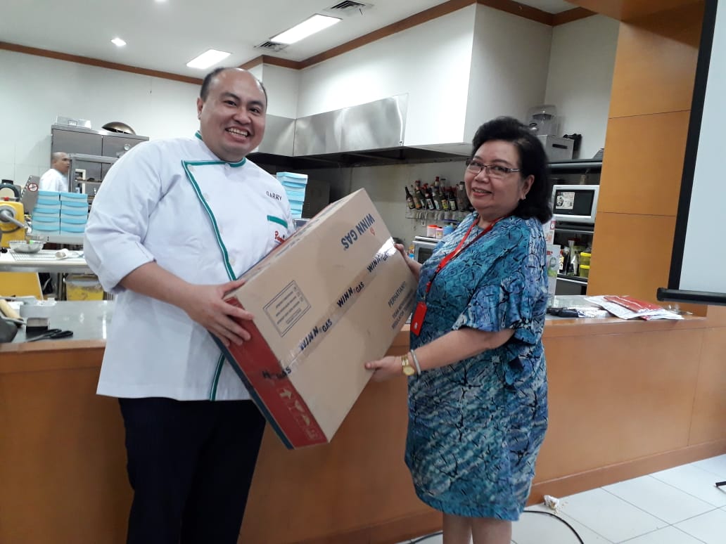 Chef Kim Garry bersama peserta yang memenangkan hadiah