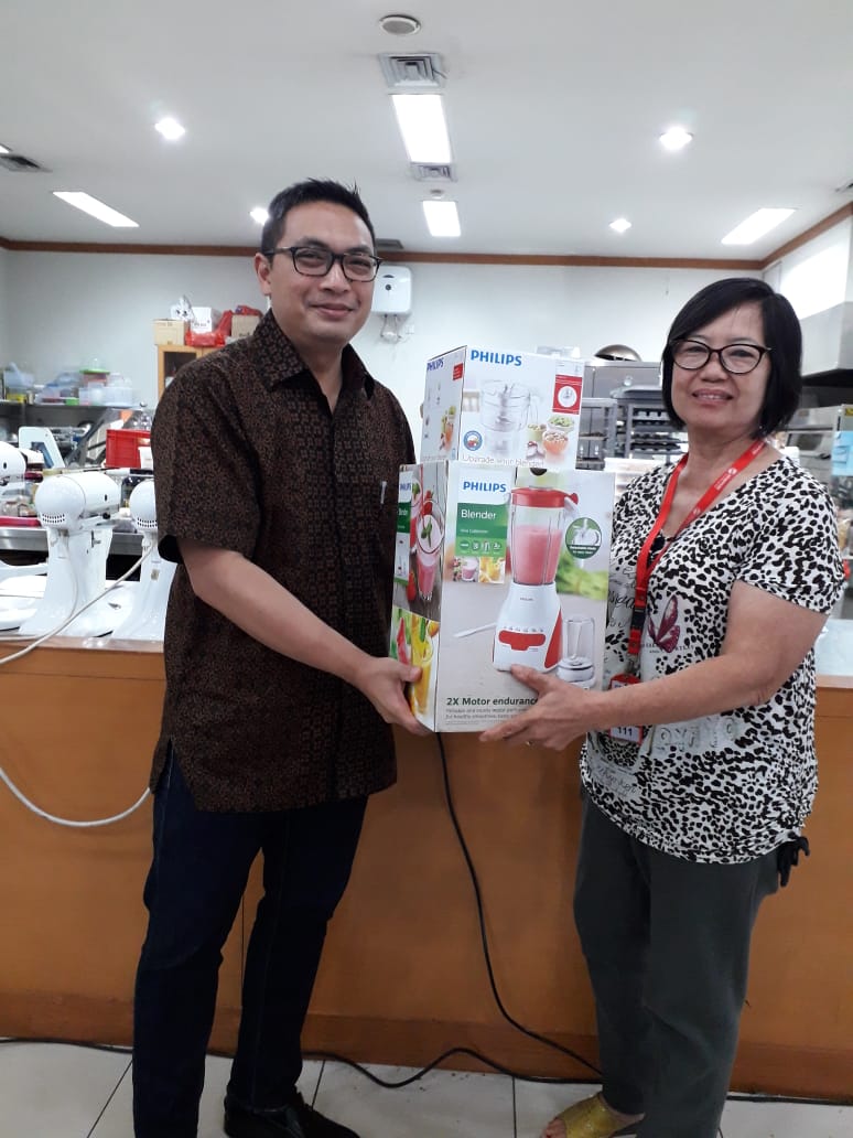 GM Marketing Sinar Mas Agribusiness and Food Davy Djohan dan salah satu peserta
